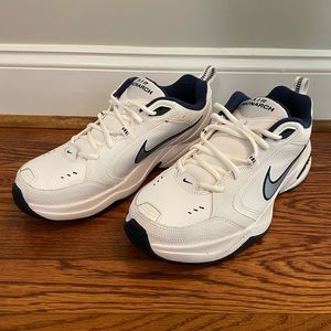 Men’s Nike AIR Monarch Tennis Shoes